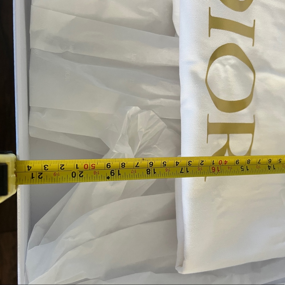 DIOR: Authentic Tote Gift Box ๐ฆ + Gift Bag ๐ + Tissue & Ribbon - Picture 3 of 6